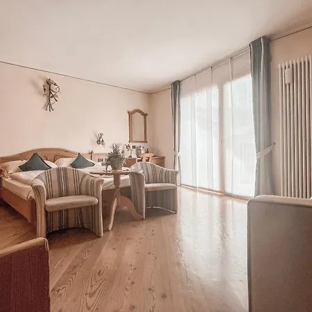 Otel Flora
