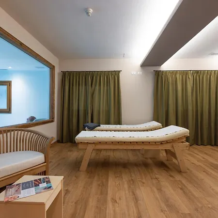 Hotel Flora 4* Ливиньо