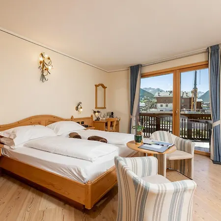 Hotel Flora 4* Ливиньо